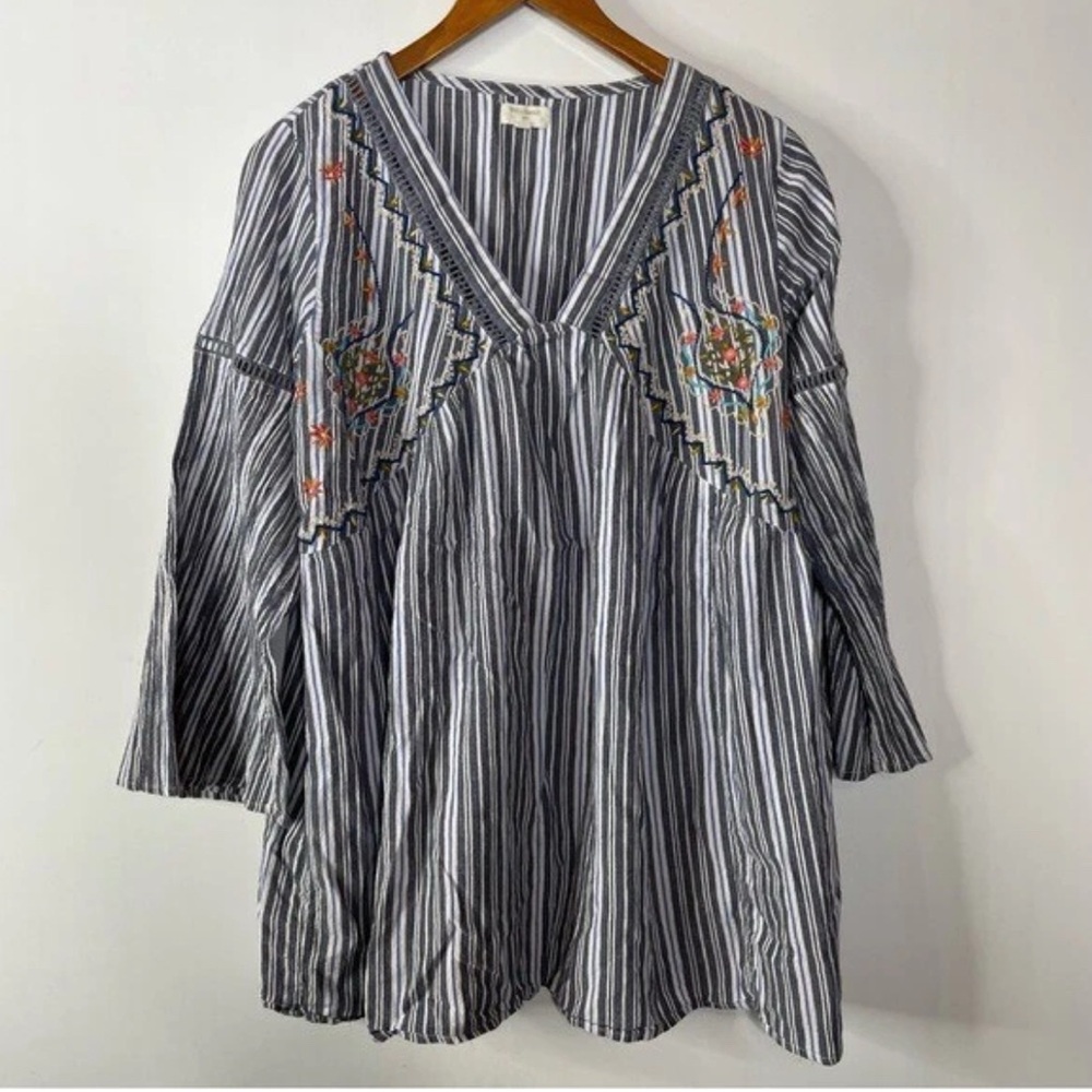 Cost Plus World Market Blue and White Embroidered Blouse‎